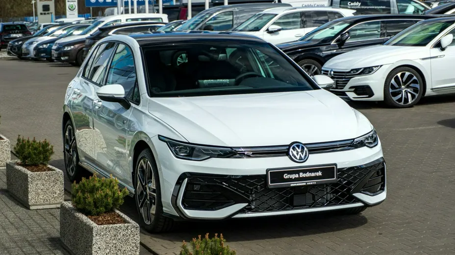 VOLKSWAGEN Golf -
