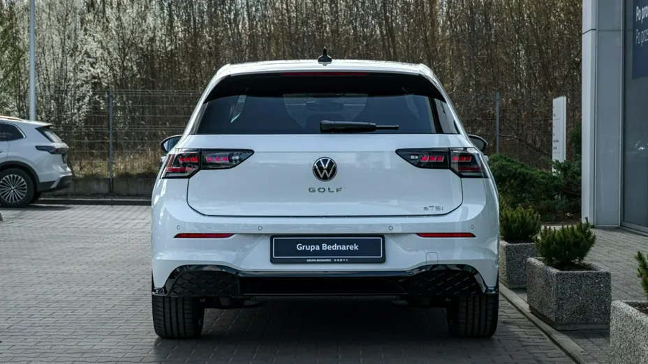VOLKSWAGEN Golf -