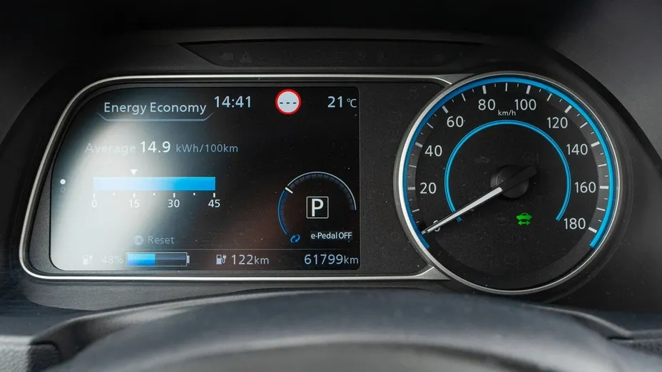NISSAN Leaf -
