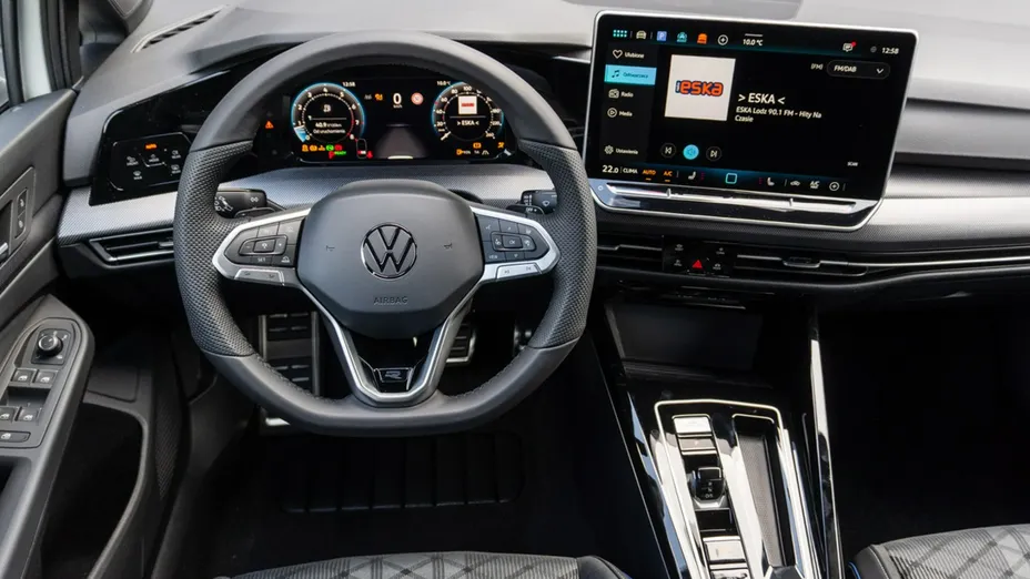 VOLKSWAGEN Golf -
