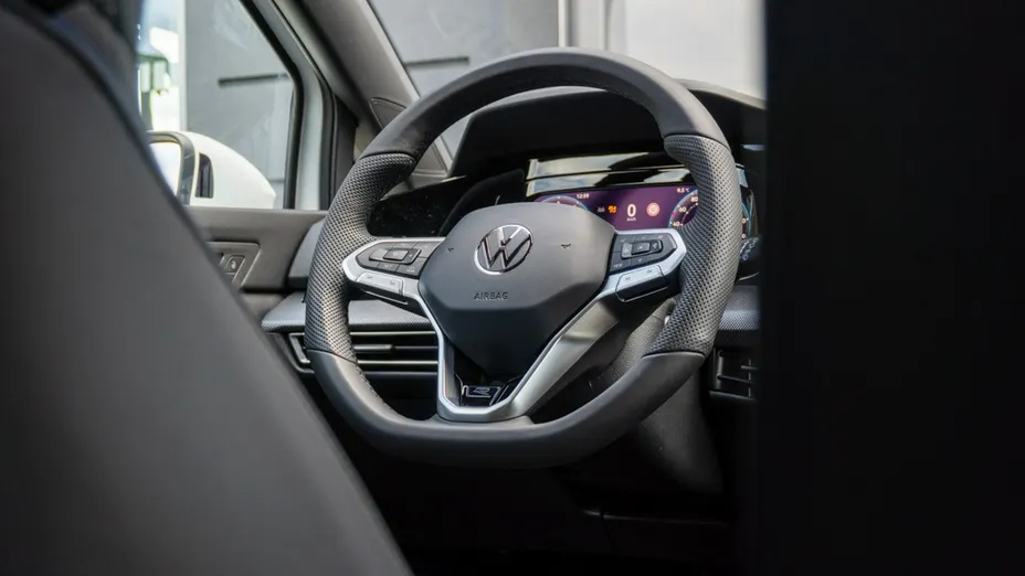 VOLKSWAGEN Golf -