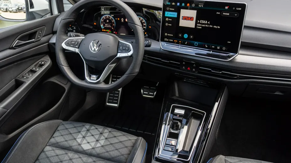 VOLKSWAGEN Golf -