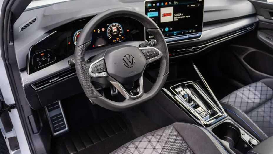 VOLKSWAGEN Golf -