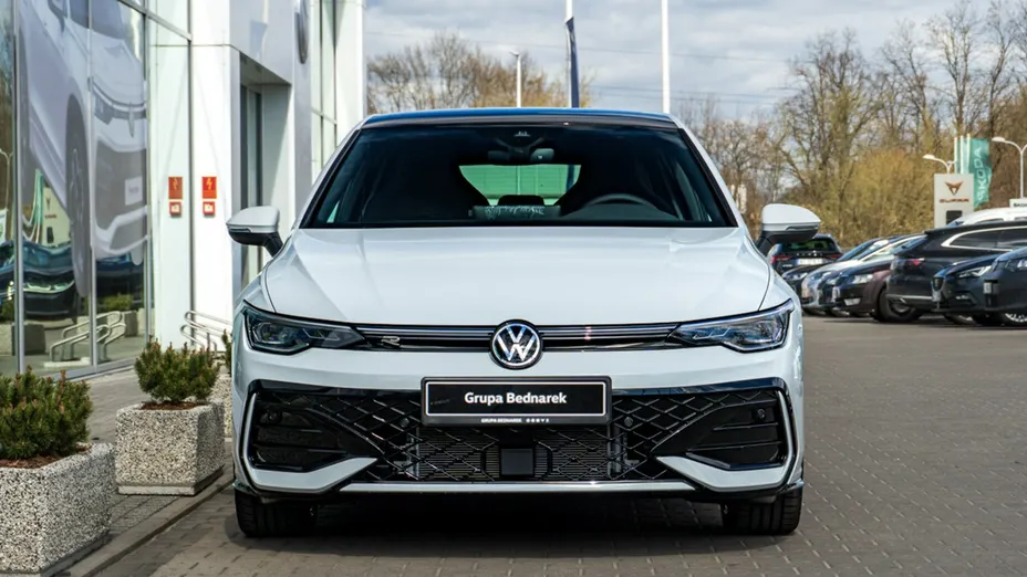 VOLKSWAGEN Golf -