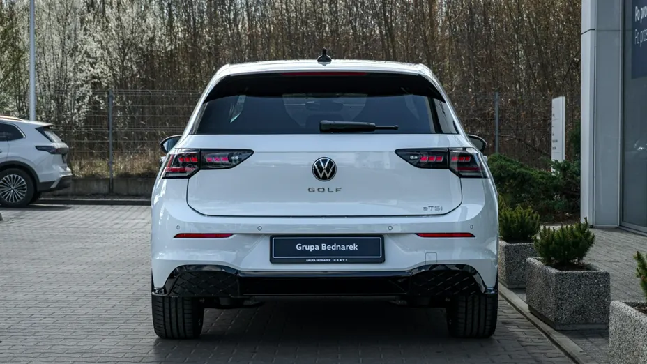 VOLKSWAGEN Golf -