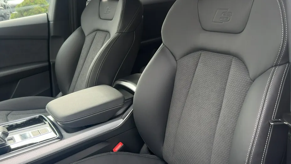 AUDI Q8 -