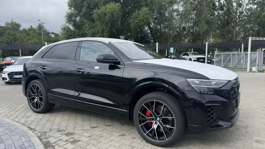 AUDI Q8 -