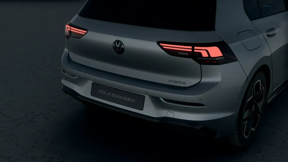 VOLKSWAGEN Golf -