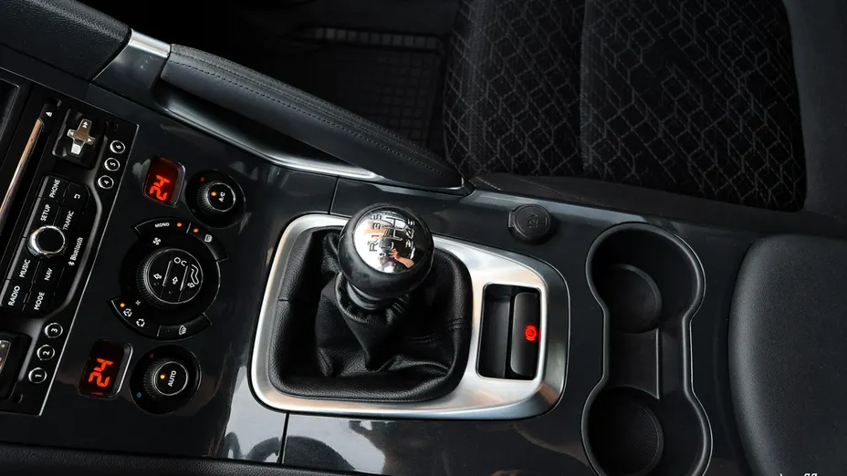 PEUGEOT 3008 -