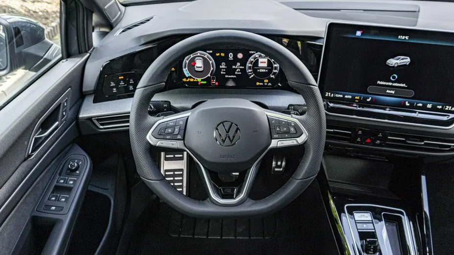 VOLKSWAGEN Golf -