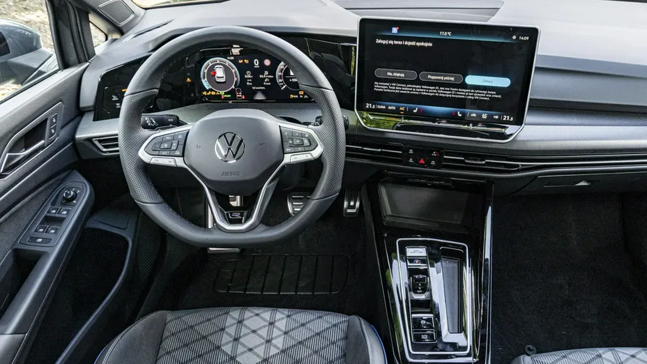VOLKSWAGEN Golf -