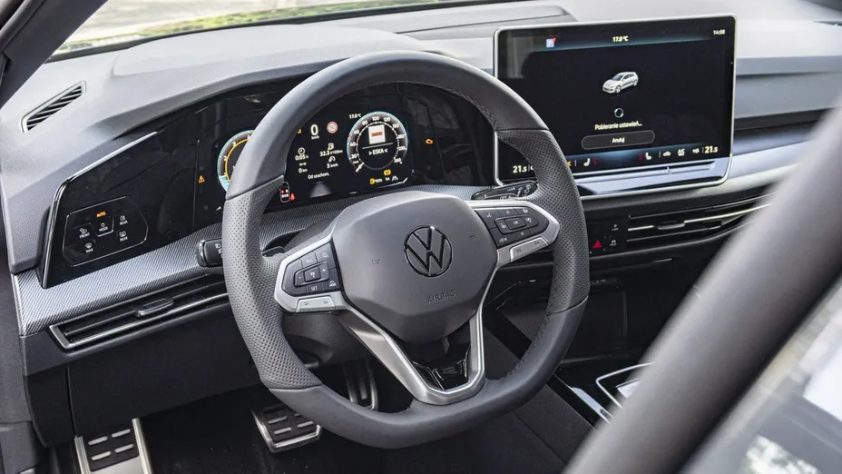 VOLKSWAGEN Golf -