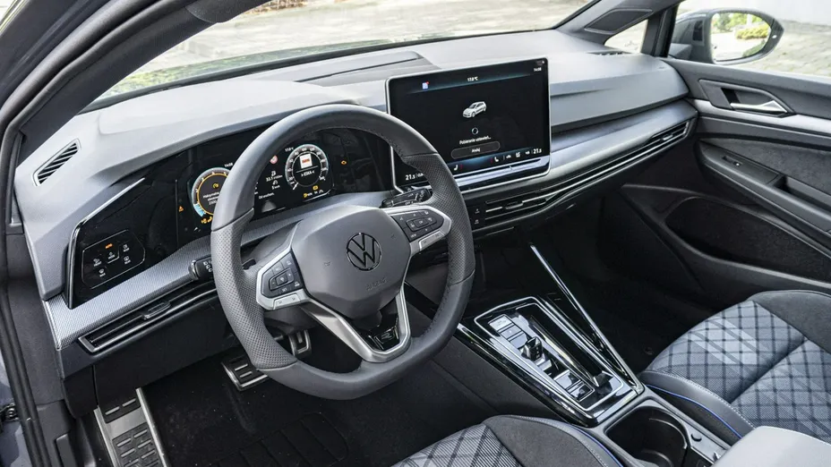 VOLKSWAGEN Golf -