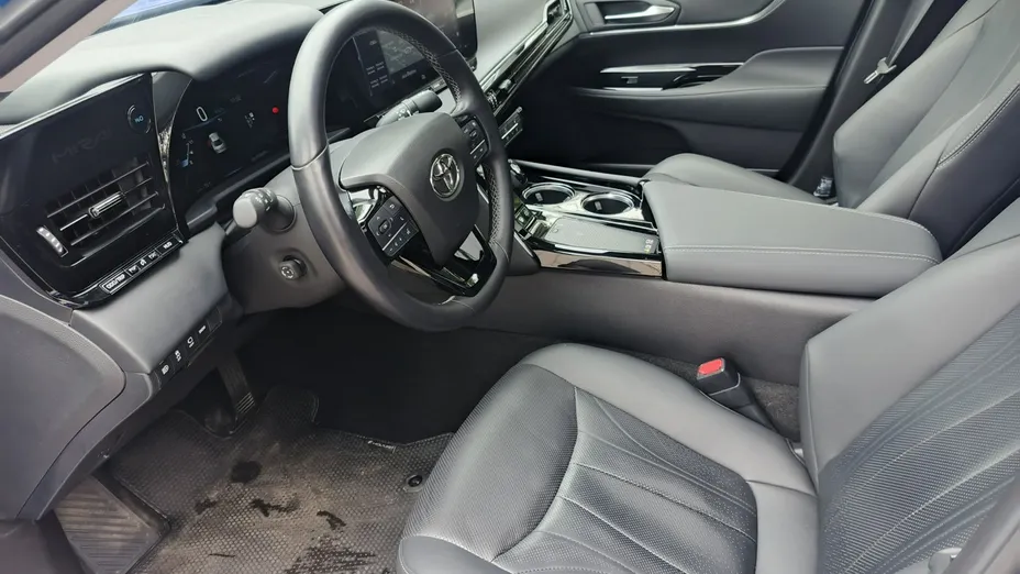 TOYOTA Mirai -
