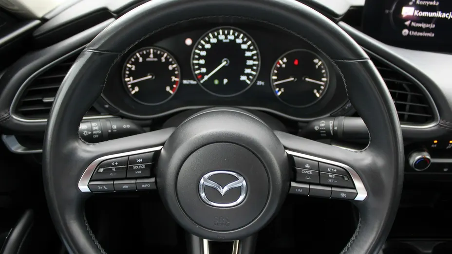 MAZDA 3 -