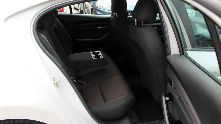 MAZDA 3 -