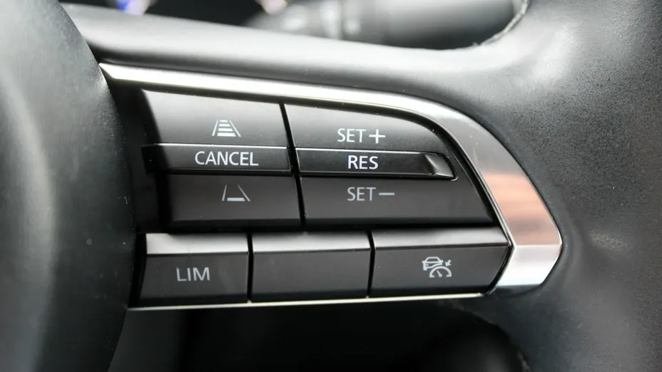 MAZDA 3 -