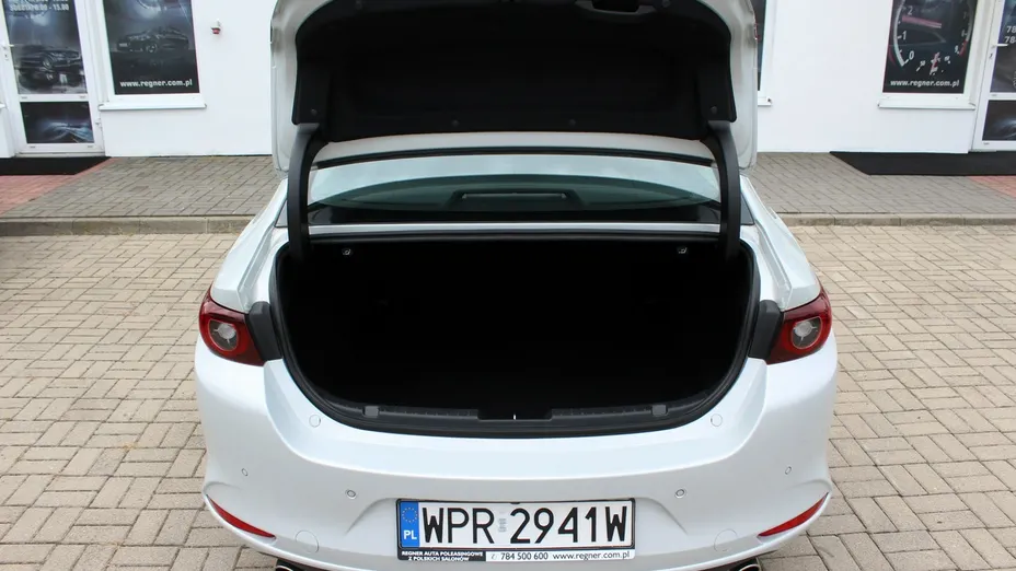 MAZDA 3 -