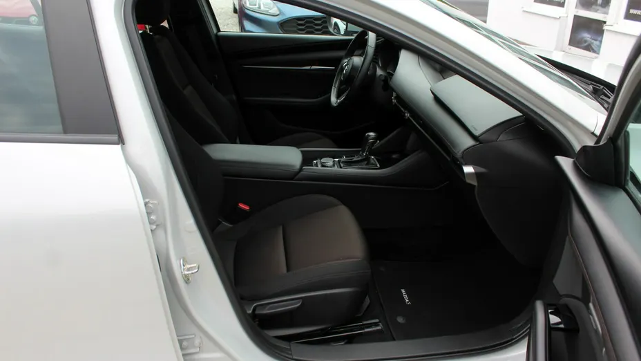 MAZDA 3 -