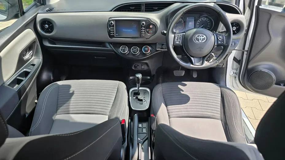 TOYOTA Yaris -