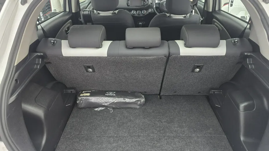 TOYOTA Yaris -