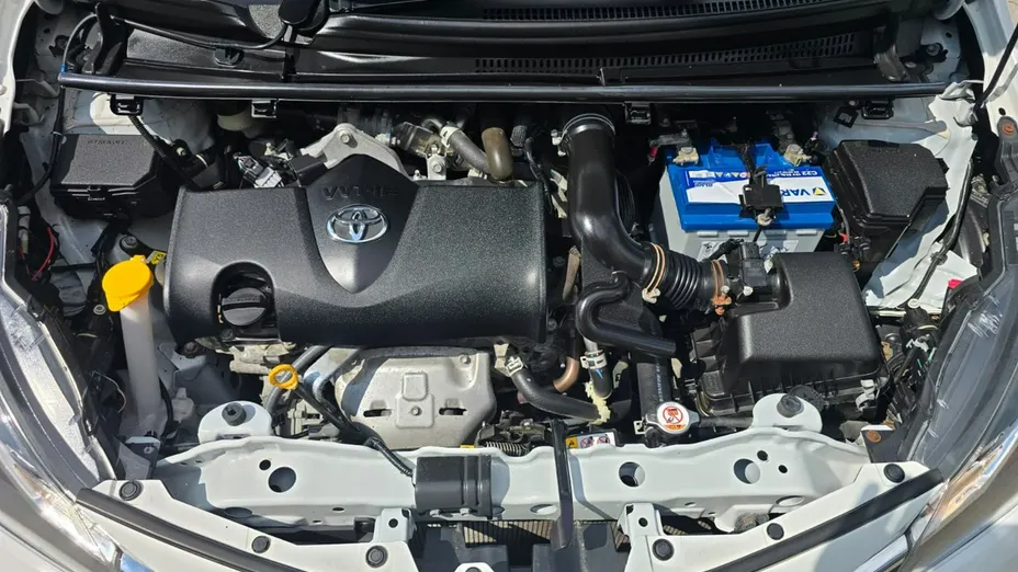 TOYOTA Yaris -