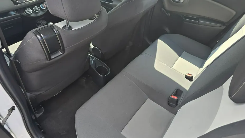 TOYOTA Yaris -