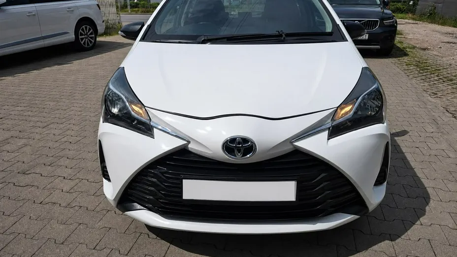 TOYOTA Yaris -