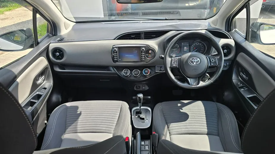 TOYOTA Yaris -