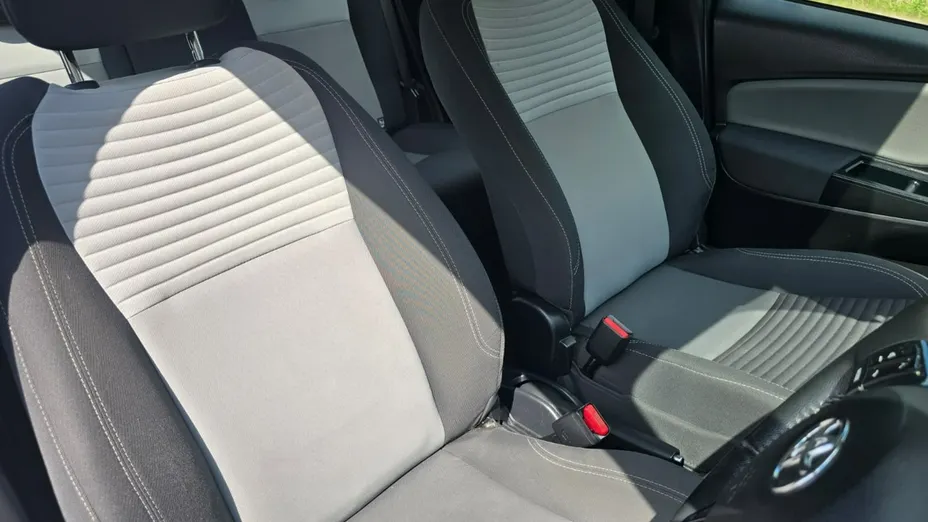TOYOTA Yaris -