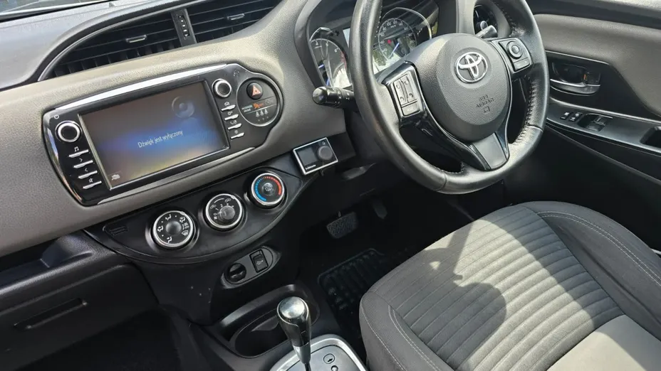 TOYOTA Yaris -