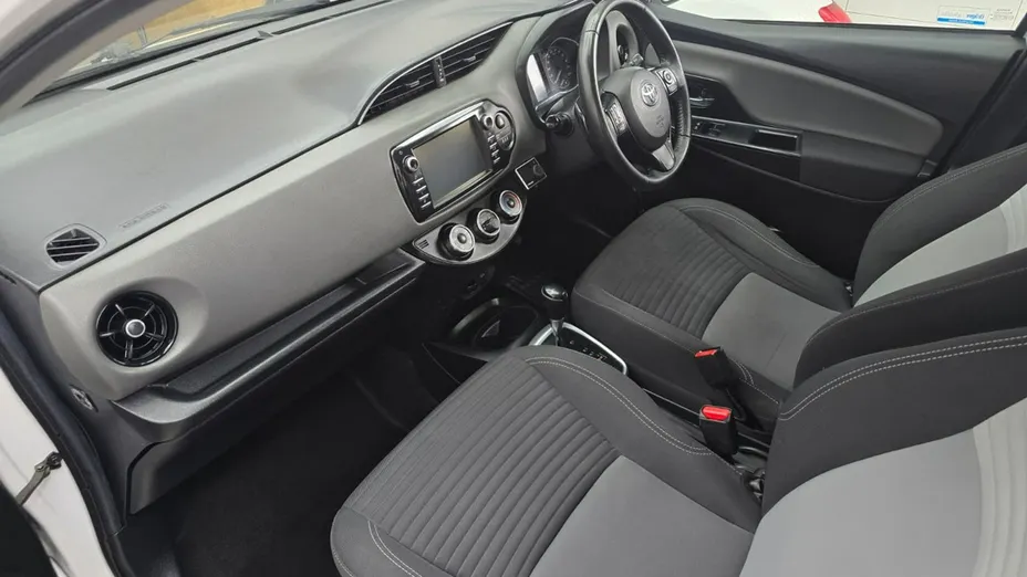 TOYOTA Yaris -