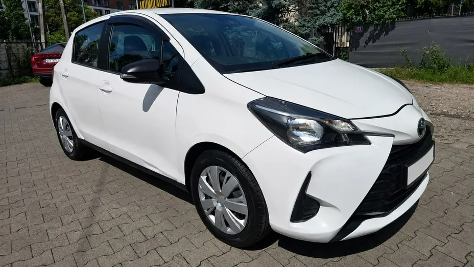 TOYOTA Yaris -