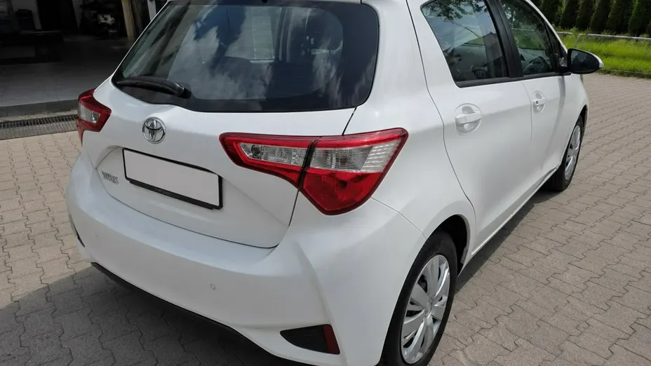 TOYOTA Yaris -