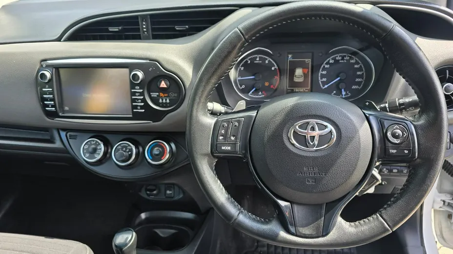 TOYOTA Yaris -