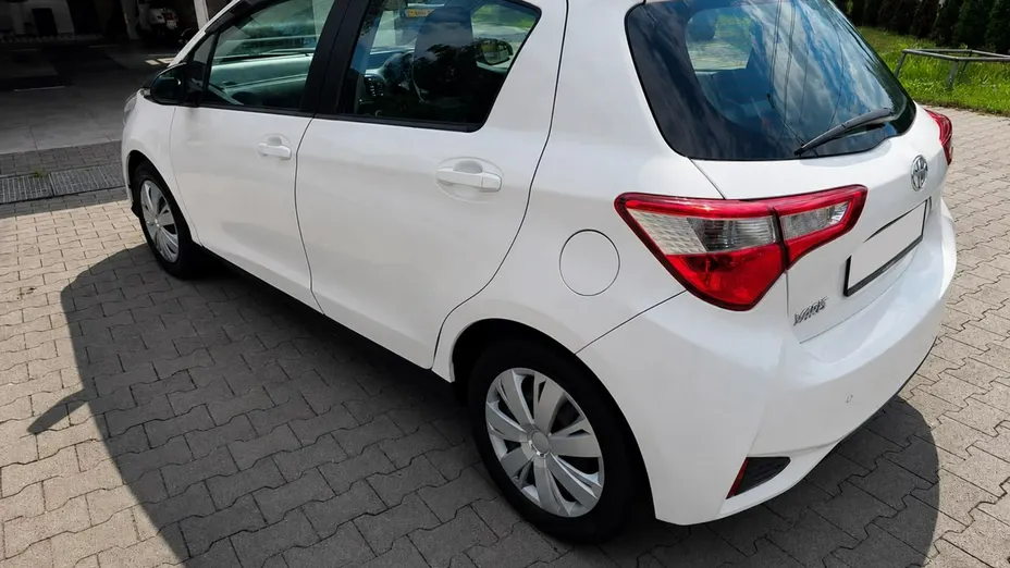 TOYOTA Yaris -