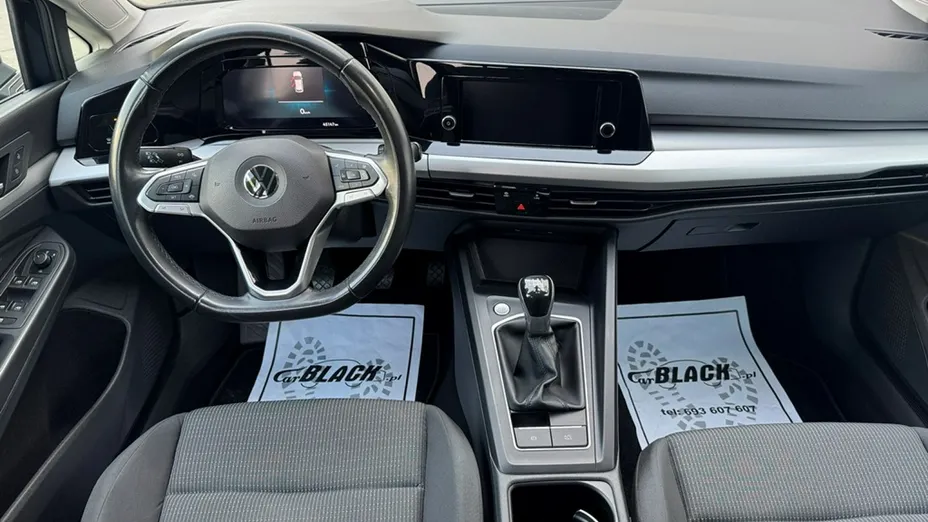 VOLKSWAGEN Golf -