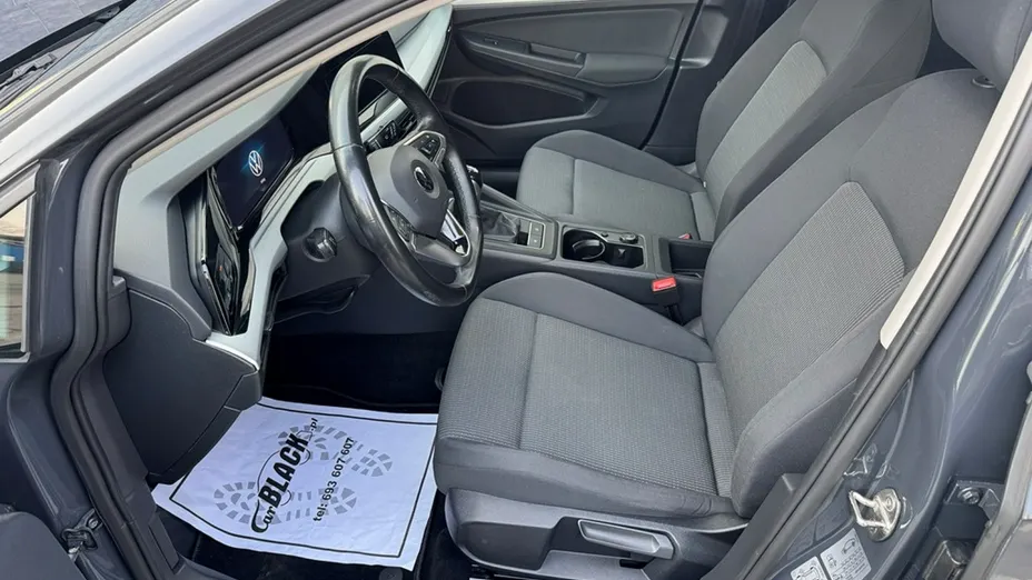 VOLKSWAGEN Golf -