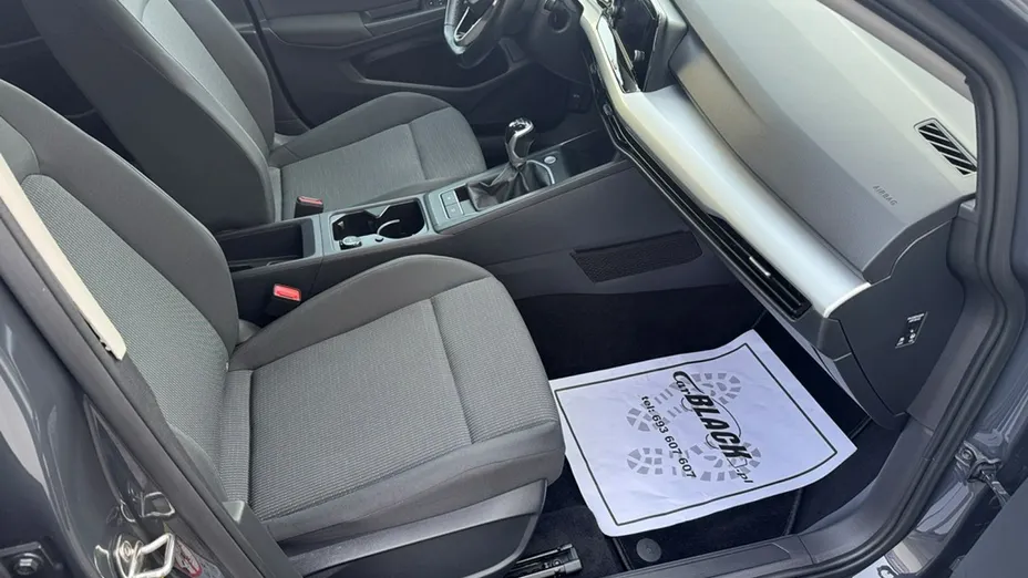 VOLKSWAGEN Golf -