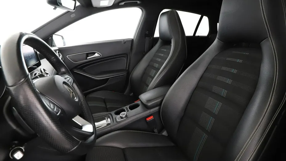 MERCEDES-BENZ CLA -