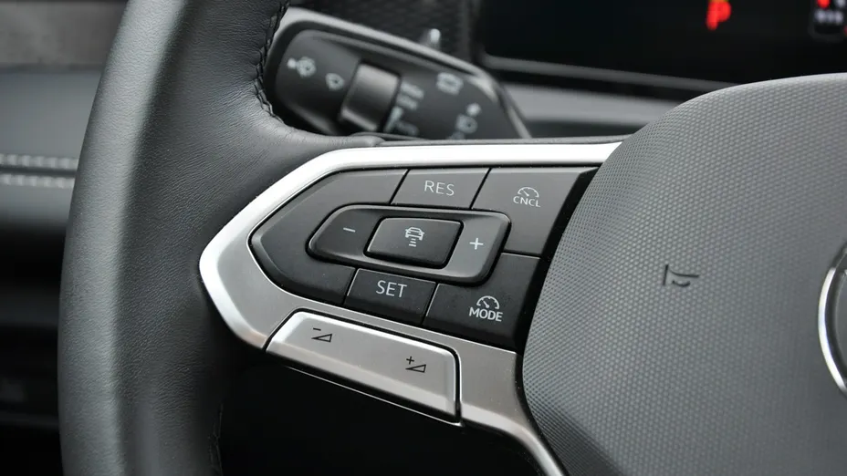 VOLKSWAGEN Tiguan -