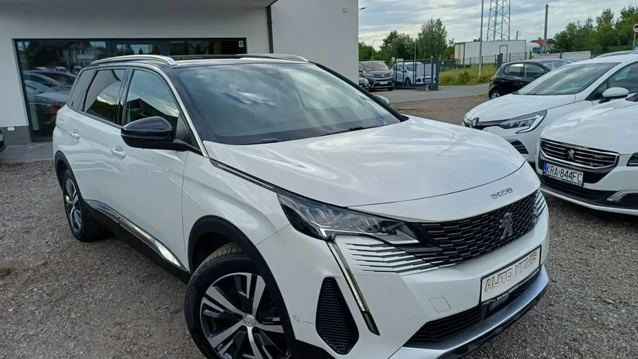 PEUGEOT 5008 -