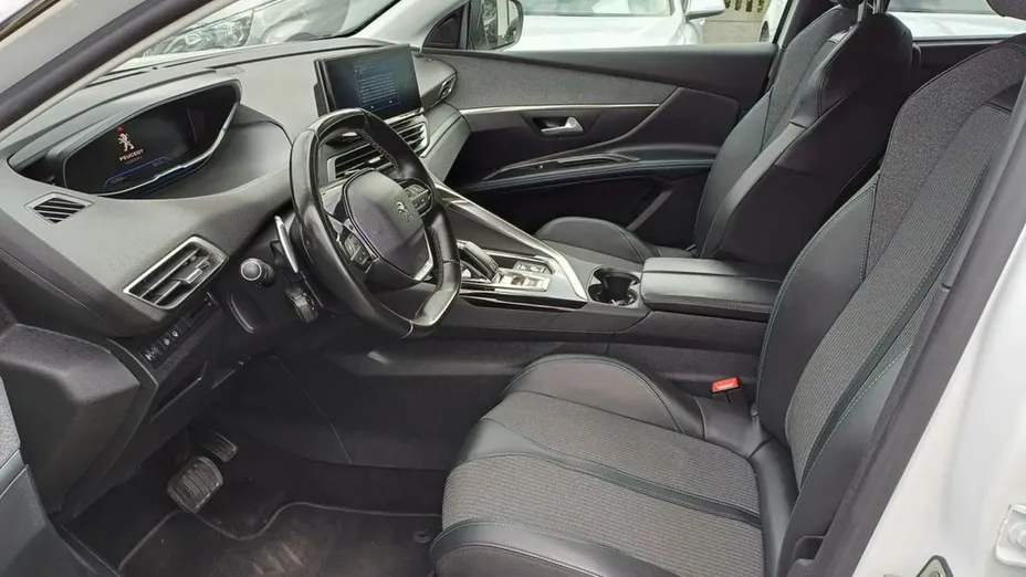 PEUGEOT 5008 -