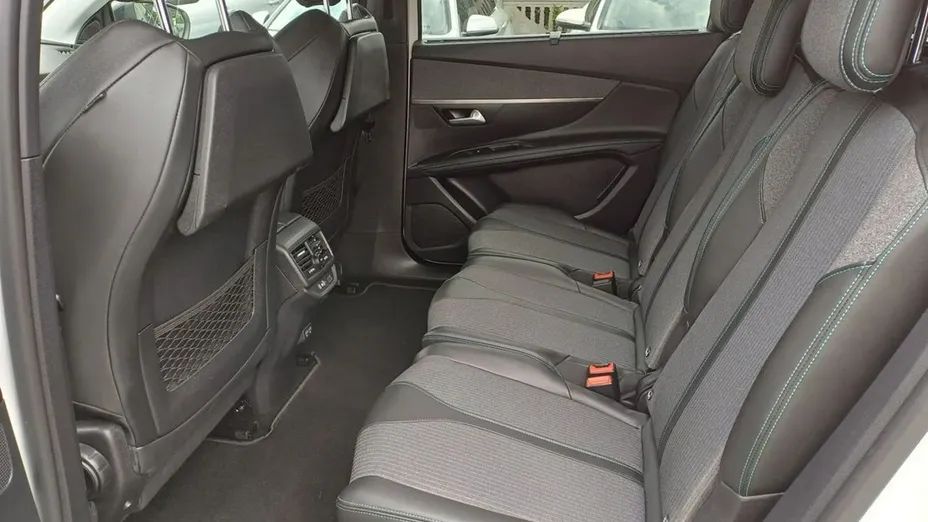 PEUGEOT 5008 -