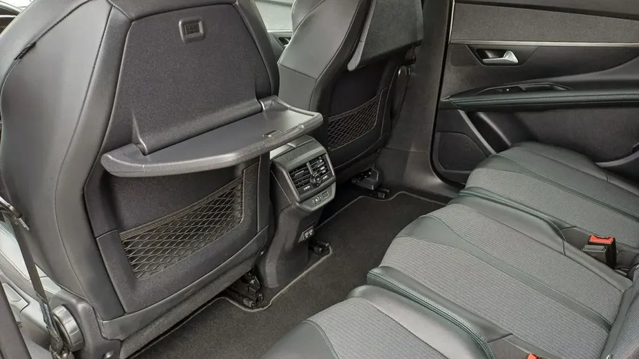 PEUGEOT 5008 -