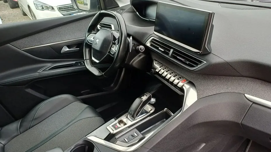 PEUGEOT 5008 -