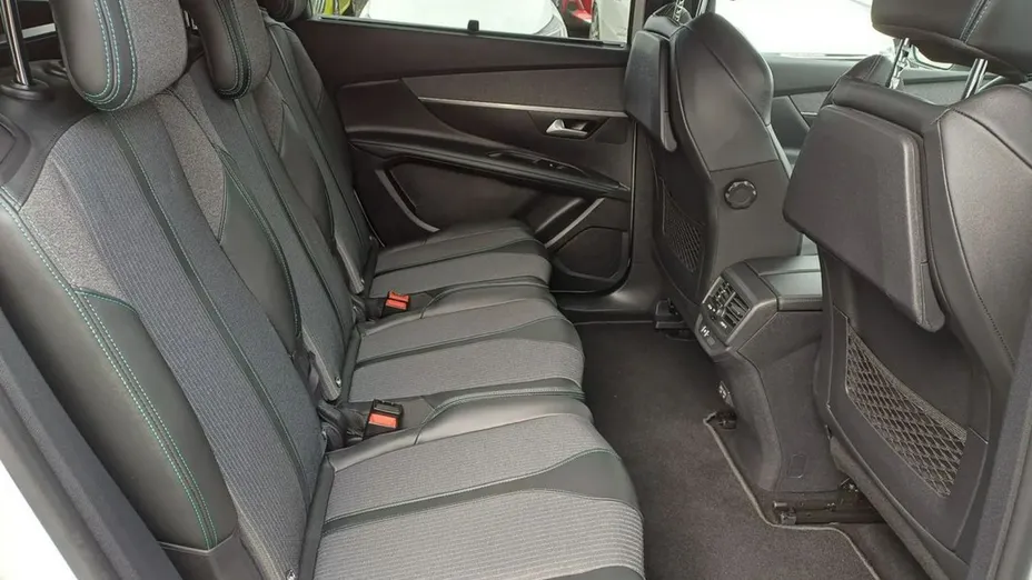 PEUGEOT 5008 -
