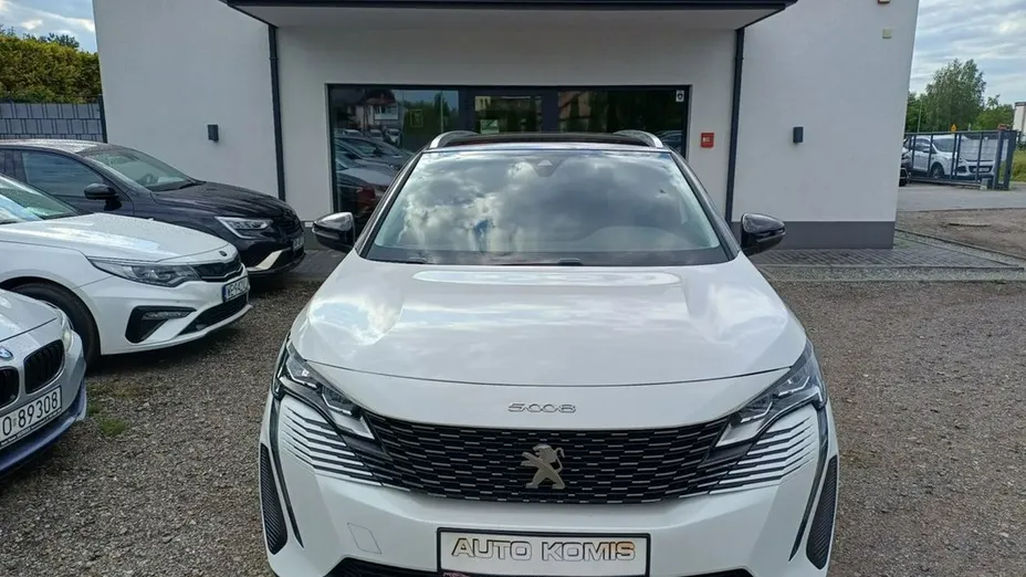 PEUGEOT 5008 -