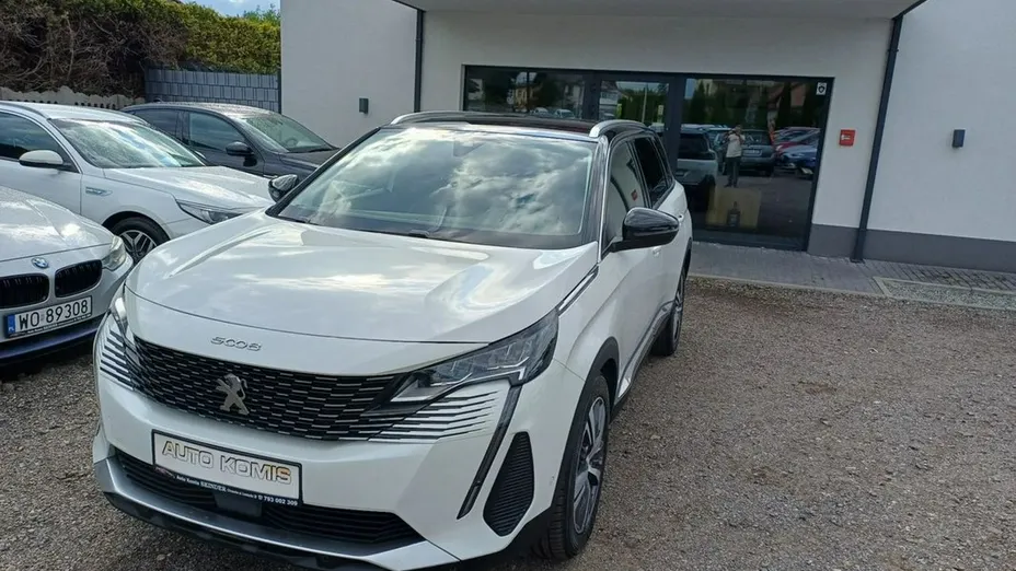 PEUGEOT 5008 -