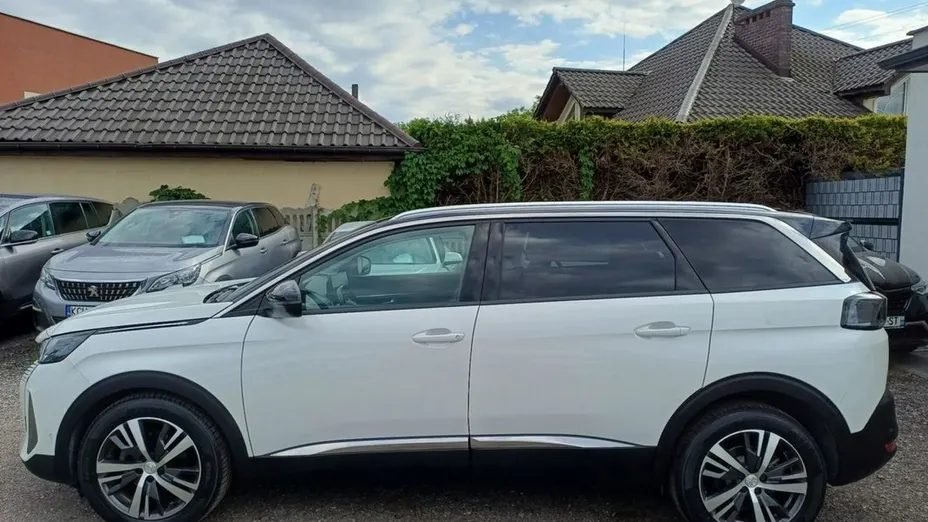 PEUGEOT 5008 -